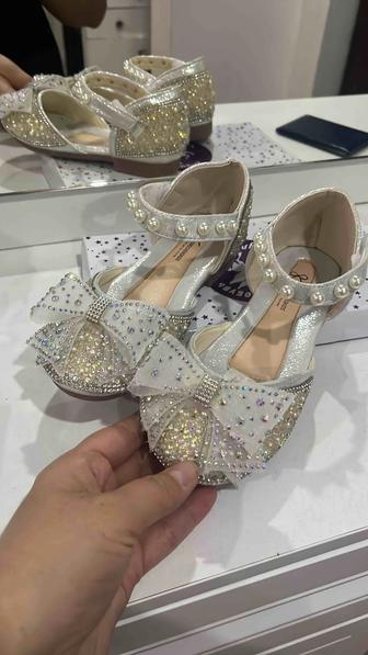Продам туфли детские