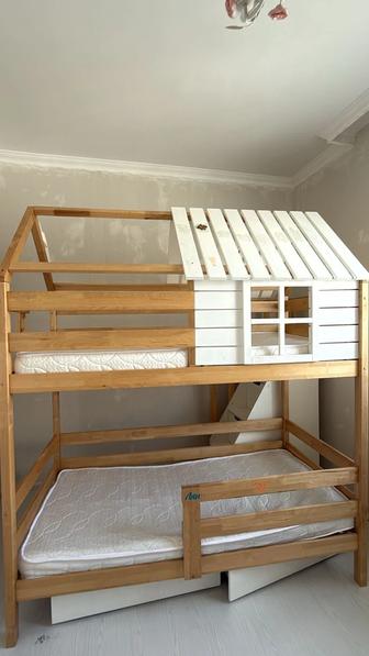 Продаю двухъярусную детскую кровать