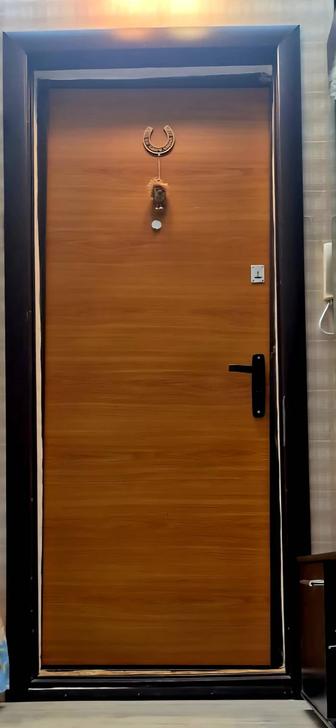 Продам в б/у. Дверь Входная