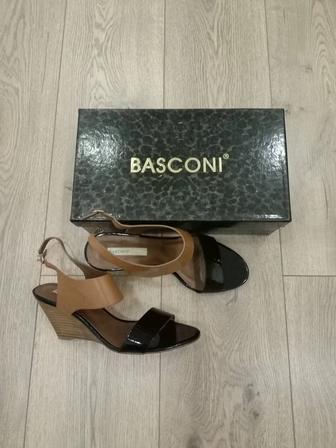 Женские босоножки