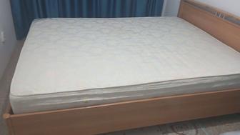 Продам двуспальную кровать