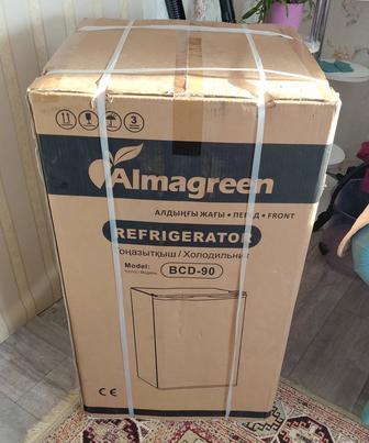 Продам холодильник офисный новый