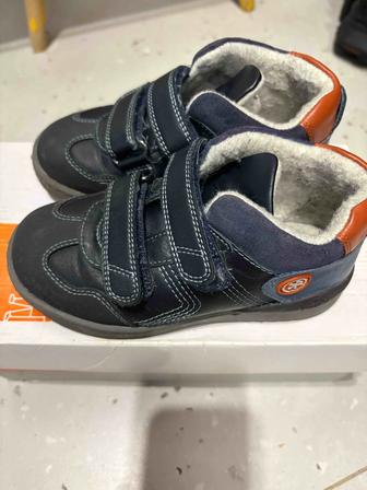 Продам б/ботинки демисезонные на мальчика