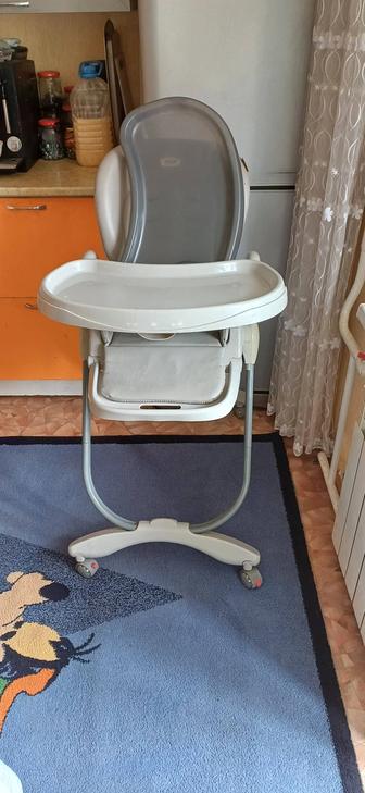 Стул для кормления малыша