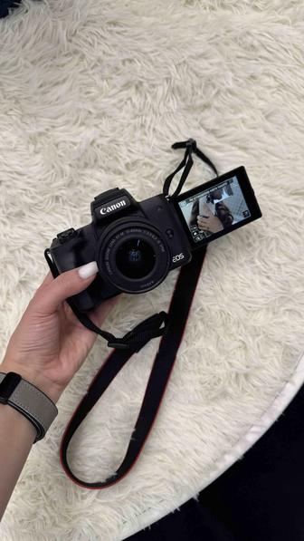 Камера Canon EOS M50