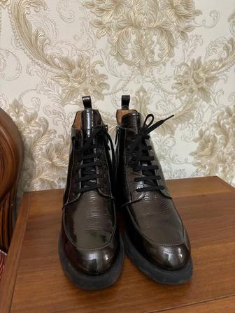 Продам почти новые зимние сапоги Италия