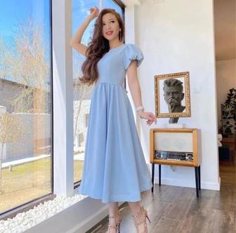 Голубое платье