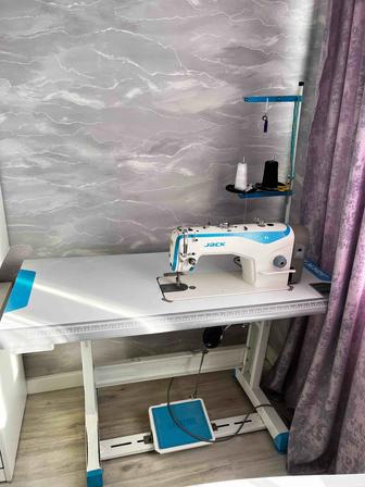 Продам швейную машинку