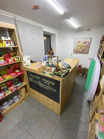 Кассовая стойка деревянная угловая со шкафом б/у