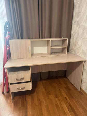 Письменный стол