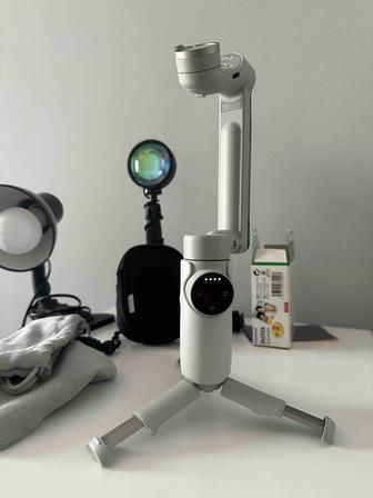 Электронный стабилизатор Insta360 Flow