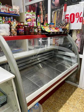 Продам витринный холодильник