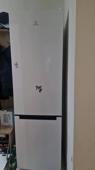 Продам холодильник INDESIT