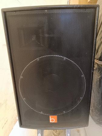 Пара мощных колонок 18 дюймов