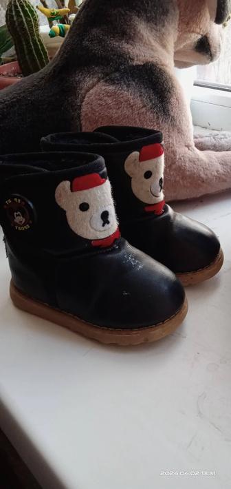 Продам недорого обувь для девочки угги