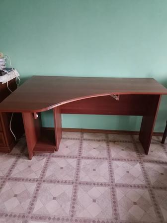 Продам стол компьютерный