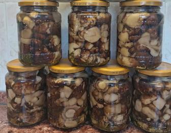 Грибы маринованные