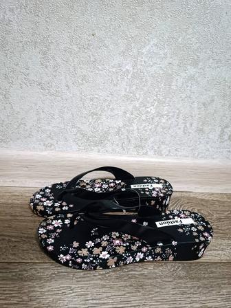Шлепки женские