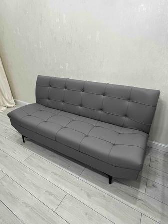 Срочно продам диван в отличном состояние