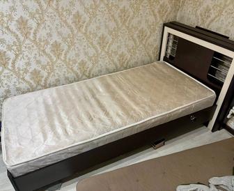 Продам 2 кровати с матрасами в идеальном состоянии