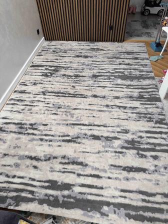 Ковер кілем сатамын продам 2,50-3,50 размер новый