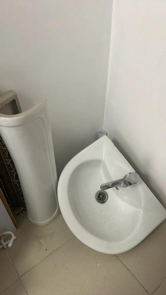 Продам раковину со смесителем