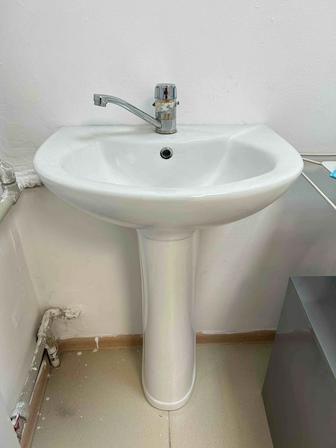 Продам раковину со смесителем