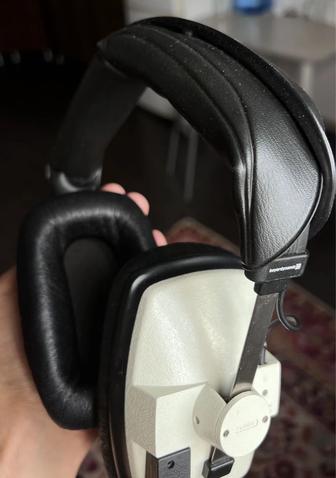 Студийные наушники Beyerdynamic dt 100