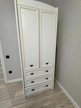 Продам шкаф пенал