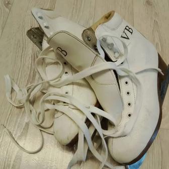 Срочно продам коньки 37 размер