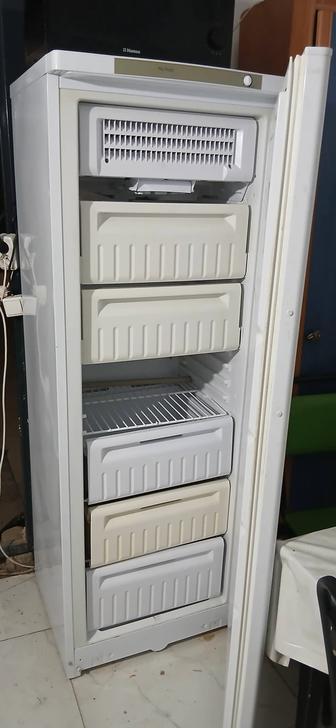 Продам морозильник