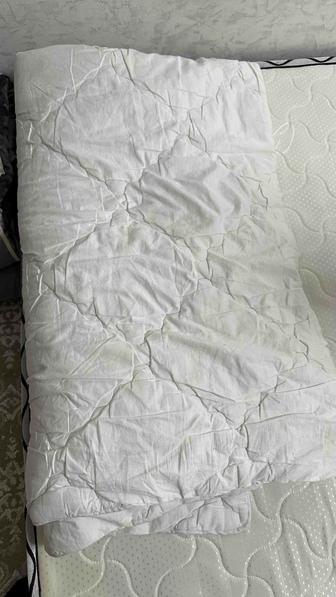 Продам двуспальный матрас с одеялом