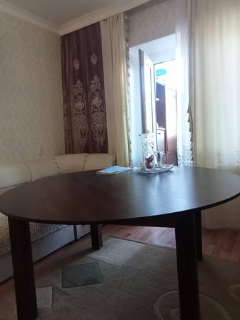 Стол для гостей