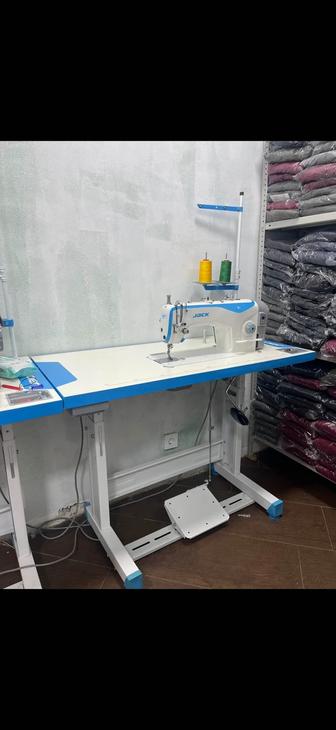 Продам швейную машинку JACK F4 (б/у)