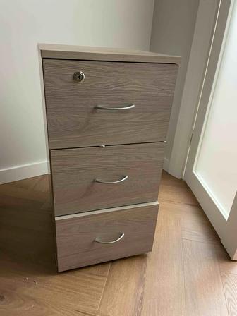 Тумбочка с замком для бизнеса