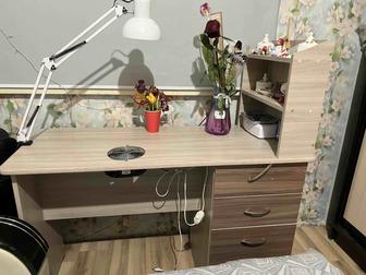 Маникюрный стол