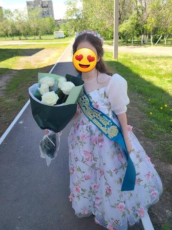 Нарядное платье на девочку 9-10 лет