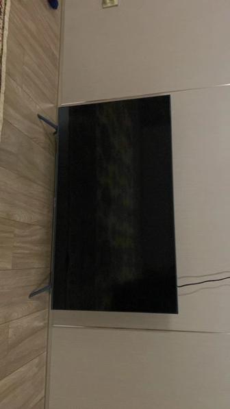 Продам телевизор Телевизор Samsung UE43AU7100UXCE 109 см черный, с коробкой
