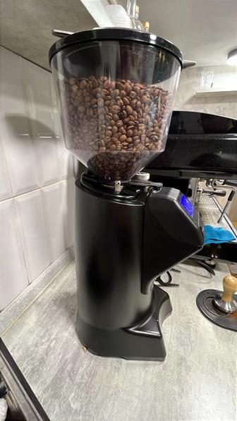 Продам кофемолку Eureka Zenith E 65.