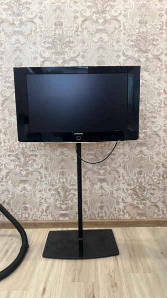 Самсунг тв с пультом 2008 года. 81см