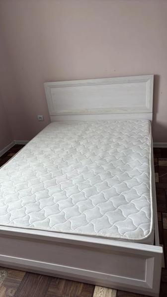 Продам кровать в хорошем состояний почти двухспалка .купила в евромебель