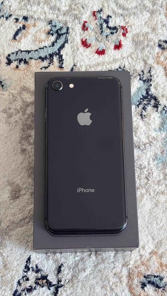 Продам айфон 8