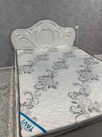 Продам двуспальную кровать 160х200 с матрасом - состояние хорошее