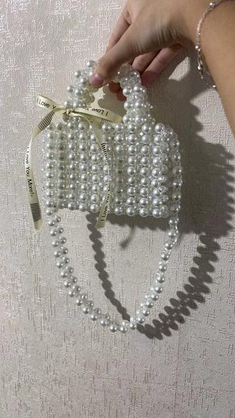 Сумочка из акриловых бусин