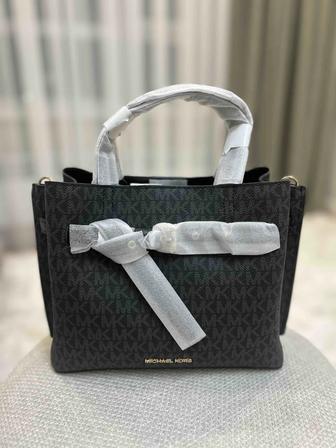 Продам сумку от Michael Kors.