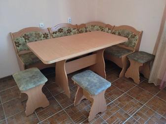 СРОЧНО Продаем мебель (диван, стол, стулья)