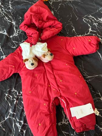 Продам комбинезон с пинетками