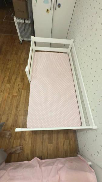 Продам детскую кровать с матрасом