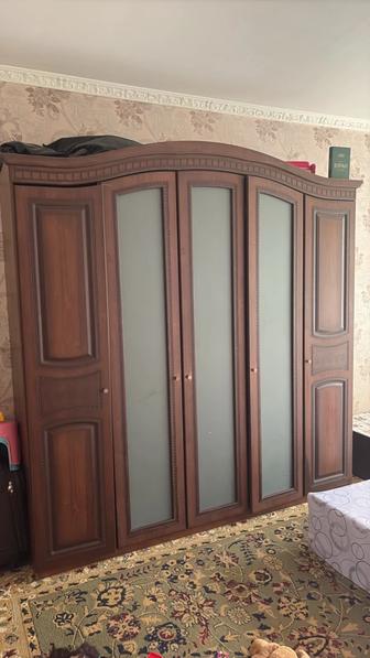 Срочно продается мебель шкафы и комоды БУ