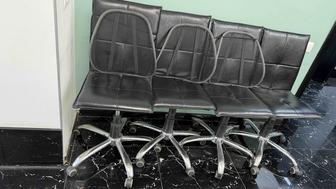 Стул на колесах